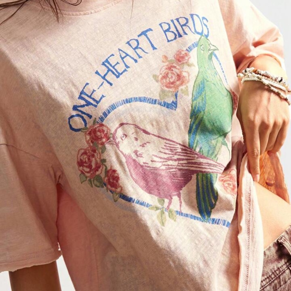 One-Heart Birds Oversized Graphic Tee in Peach, boho vibes size Large, cotton - Picture 4 of 5